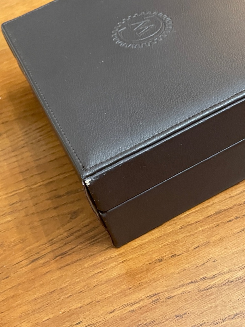Brown Leatherette 6-Slot Watch Box
In good condition and clean. A few scuffs. - Picture 10 of 12